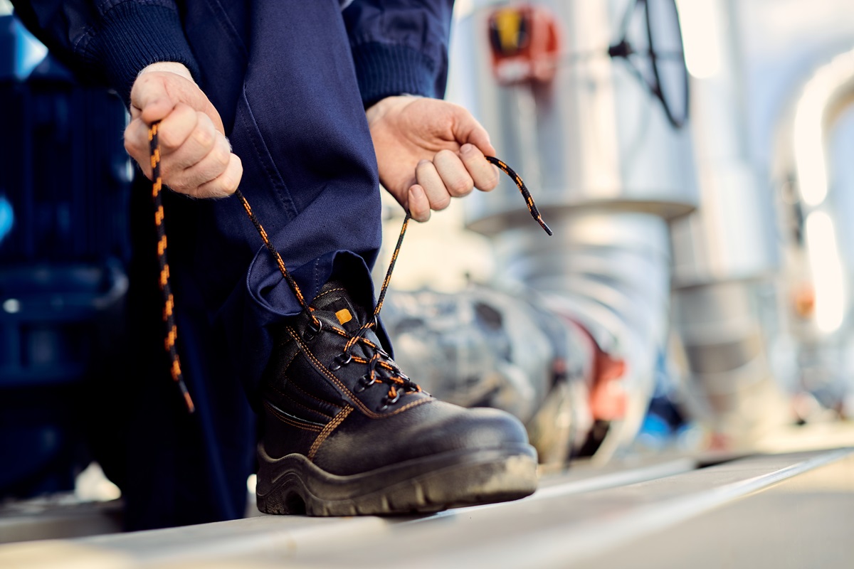 Hogyan határozzák meg az EN ISO és ASTM szabványok a munkavédelmi cipők minőségét
